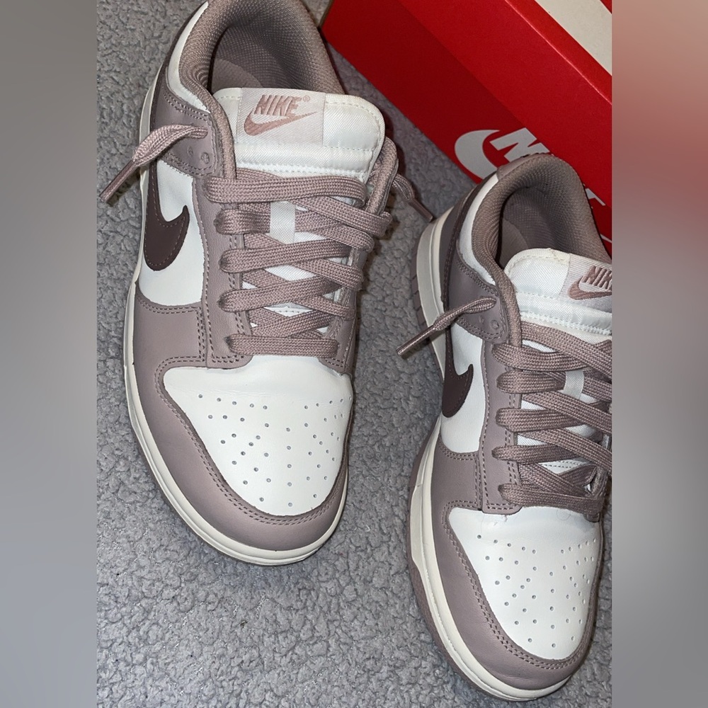 Nike White and Light Purple Sneakers